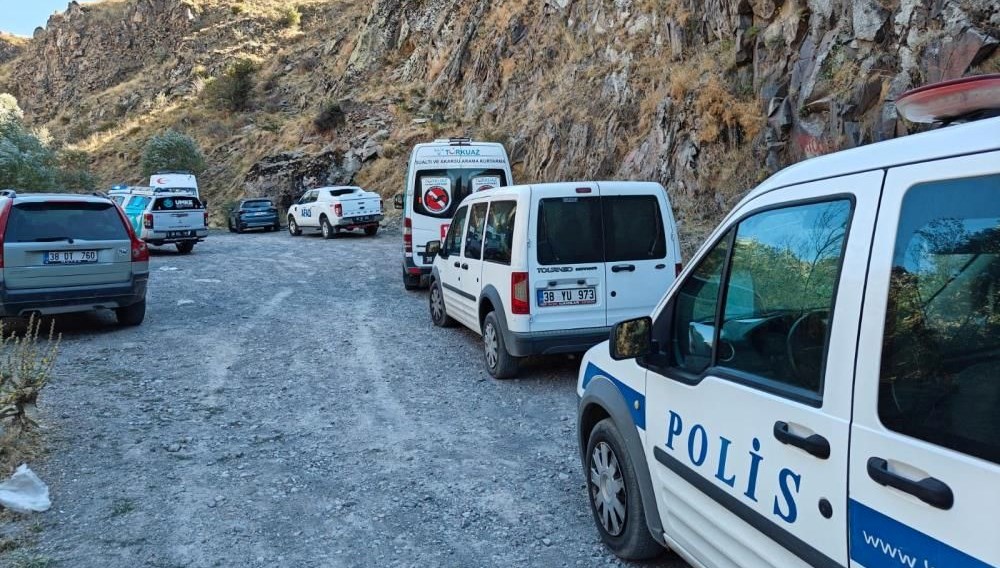 kayseride feci olay kayaliklardan dusen dagci yasamini yitirdi fsj97KTj