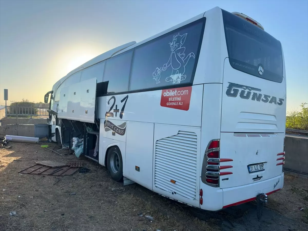 tarsusta otobus kazasi 4 yarali YaWh9db5