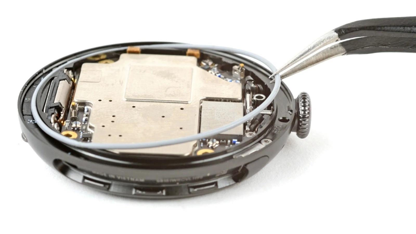 ifixitten 10 uzerinden 9 puan googlein yeni saati pixel watch 4 rekor kirdi yZCTR89Y