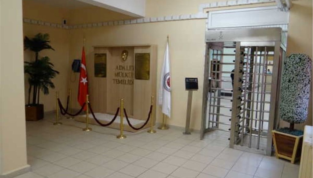 cezaevindeki acik gorustebabasi tarafindan dovulen cocuktan haber var ggAHiQCS.jpg