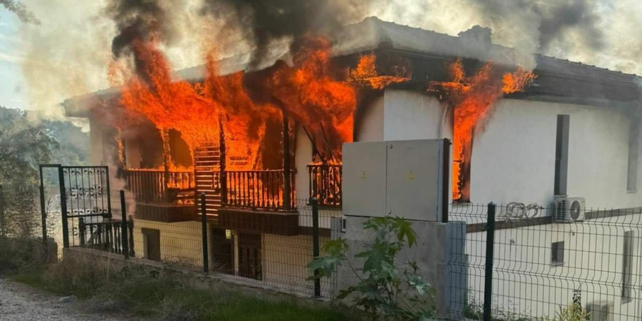 uyusturucu bagimlisi arkadasinin evini kundakladi iki jandarmayi yaralayan saldirgan etkisiz hale getirildi uOMZkmHv.jpg